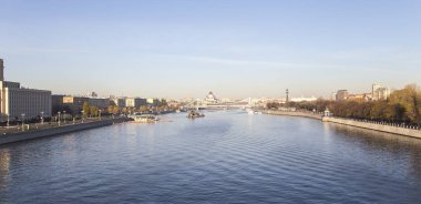 Moskova Nehri ve bentleri (gün). Moscow, Rusya Federasyonu 