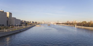 Moskova Nehri ve bentleri (gün). Moscow, Rusya Federasyonu 