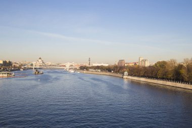 Moskova Nehri ve bentleri (gün). Moscow, Rusya Federasyonu 