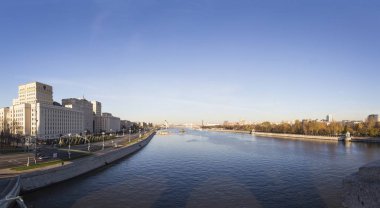 Ana Bina Savunma Bakanlığı Rusya Federasyonu (Minoboron)--Rus silahlı kuvvetleri ve Moskova Nehri (panorama) yönetim organı var. Moscow, Rusya Federasyonu  