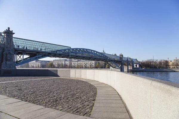 Över Bron Pushkinsky Andreevsky Och Moskvafloden Moscow Ryssland — Stockfoto