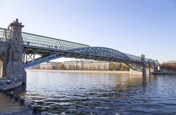 Över Bron Pushkinsky Andreevsky Och Moskvafloden Moscow Ryssland — Stockfoto