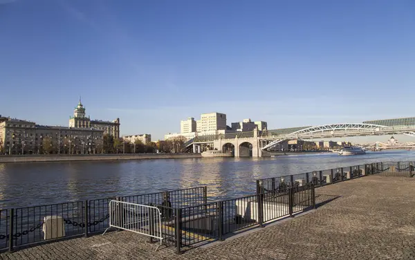 Widok Mostu Pushkinsky Andreevsky Rzekę Moskwę Moscow Federacja Rosyjska — Zdjęcie stockowe