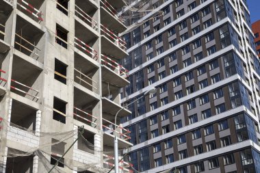 Çok katlı bina altında inşaat (yeni konut kompleksi), Moskova, Rusya Federasyonu 