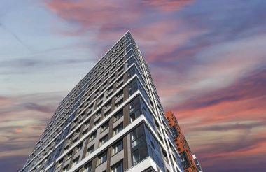 Çok katlı bina yapım aşamasında (yeni konut kompleksi) gökyüzü, Moskova, Rusya Federasyonu  