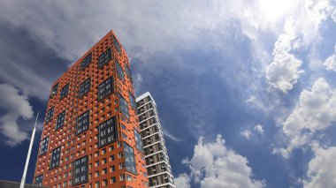 Çok katlı bina yapım aşamasında (yeni konut kompleksi) gökyüzü, Moskova, Rusya Federasyonu  