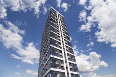 Çok katlı bina yapım aşamasında (yeni konut kompleksi) gökyüzü, Moskova, Rusya Federasyonu  