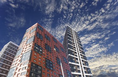 Çok katlı bina yapım aşamasında (yeni konut kompleksi) gökyüzü, Moskova, Rusya Federasyonu  