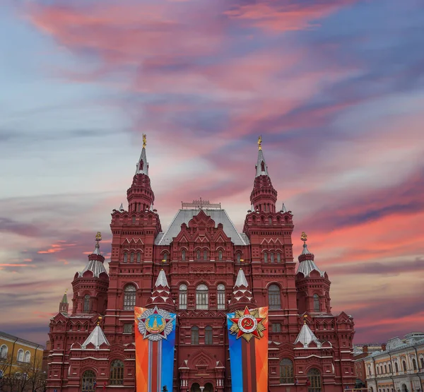 2018年4月30日 俄罗斯莫斯科 俄罗斯莫斯科红场历史博物馆 胜利日装饰 正面带有奖牌和丝带的横幅 — 图库照片