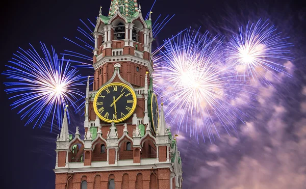 Fuegos Artificiales Sobre Torre Spasskaya Moscú Kremlin Rusia Día —  Fotos de Stock