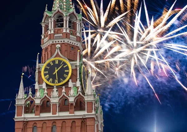 Fuegos Artificiales Sobre Torre Spasskaya Moscú Kremlin Rusia Día —  Fotos de Stock