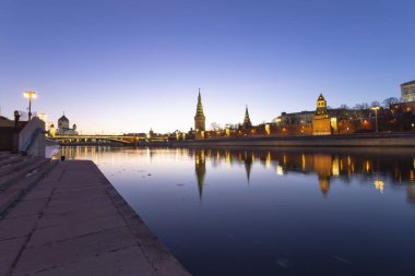 Moskova Nehri ve Kremlin (gece), Moskova, Rusya - Moskova'nın en popüler görünümü 