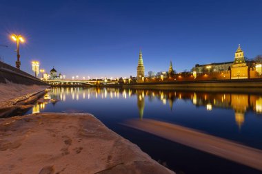 Moskova Nehri ve Kremlin (gece), Moskova, Rusya - Moskova'nın en popüler görünümü