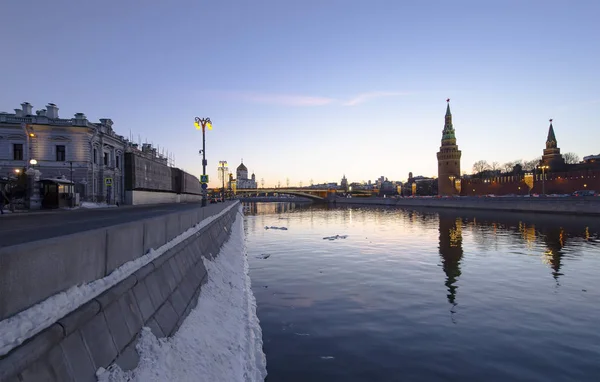 Uitzicht Rivier Moskva Het Kremlin Nachts Moskou Rusland Populairste Weergave — Stockfoto