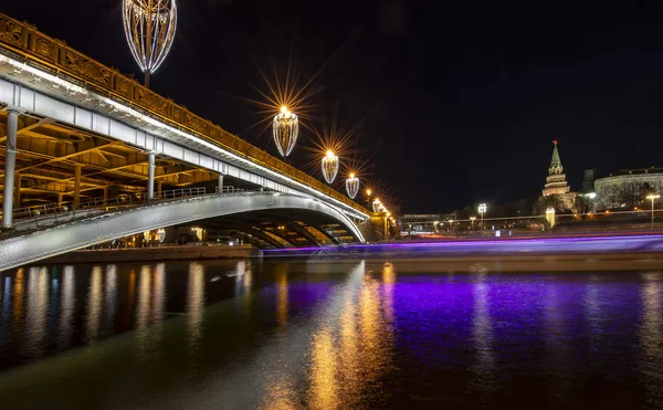 Stone Bridge Lähellä Kremliä Yöllä Suosituin Näkymä Moskovaan Venäjälle — kuvapankkivalokuva
