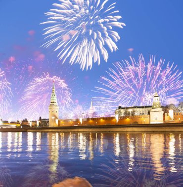 Fireworks Moskova Nehri ve Kremlin (gece), Moskova, Rusya - Moskova'nın en popüler görünümü   