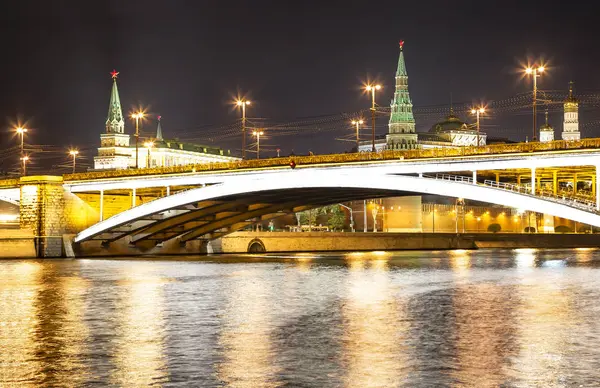 Kamienny Most Pobliżu Kremla Nocy Najbardziej Popularnym Poglądem Moskwa Rosja — Zdjęcie stockowe