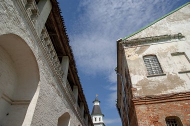 Diriliş Manastırı (Voskresensky Manastırı, Novoiyerusalimsky Manastırı veya yeni Kudüs manastır--ise Moscow region, Rusya Federasyonu Rus Ortodoks Kilisesi'nin büyük bir manastır. 1656'ataerkil bir ikametgahı olarak kuruldu
