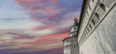 Diriliş Manastırı (Voskresensky Manastırı, Novoiyerusalimsky Manastırı veya yeni Kudüs Manastırı)--Moscow region, Rusya Federasyonu Rus Ortodoks Kilisesi'nin büyük bir manastır var. 1656'ataerkil bir ikametgahı olarak kuruldu