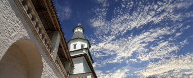Diriliş Manastırı (Voskresensky Manastırı, Novoiyerusalimsky Manastırı veya yeni Kudüs Manastırı)--Moscow region, Rusya Federasyonu Rus Ortodoks Kilisesi'nin büyük bir manastır var. 1656'ataerkil bir ikametgahı olarak kuruldu