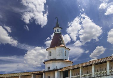 Diriliş Manastırı (Voskresensky Manastırı, Novoiyerusalimsky Manastırı veya yeni Kudüs Manastırı)--Moscow region, Rusya Federasyonu Rus Ortodoks Kilisesi'nin büyük bir manastır var. 1656'ataerkil bir ikametgahı olarak kuruldu