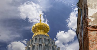 Diriliş Manastırı (Voskresensky Manastırı, Novoiyerusalimsky Manastırı veya yeni Kudüs Manastırı)--Moscow region, Rusya Federasyonu Rus Ortodoks Kilisesi'nin büyük bir manastır var. 1656'ataerkil bir ikametgahı olarak kuruldu