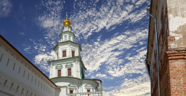 Diriliş Manastırı (Voskresensky Manastırı, Novoiyerusalimsky Manastırı veya yeni Kudüs Manastırı)--Moscow region, Rusya Federasyonu Rus Ortodoks Kilisesi'nin büyük bir manastır var. 1656'ataerkil bir ikametgahı olarak kuruldu