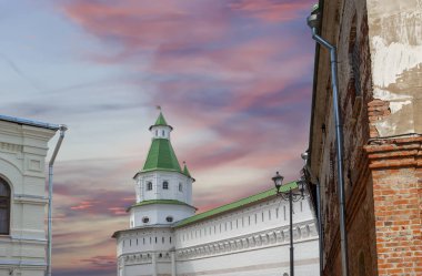 Diriliş Manastırı (Voskresensky Manastırı, Novoiyerusalimsky Manastırı veya yeni Kudüs Manastırı)--Moscow region, Rusya Federasyonu Rus Ortodoks Kilisesi'nin büyük bir manastır var. 1656'ataerkil bir ikametgahı olarak kuruldu