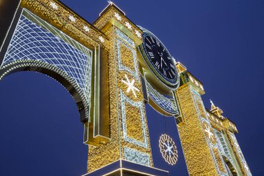 Vernadskogo Prospekt 'teki Büyük Moskova Sirki' nin yakınındaki Moskova 'da Noel (yeni yıl) dekorasyonu   