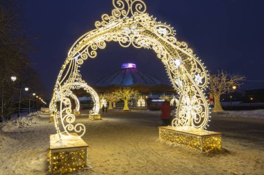 Vernadskogo Prospekt 'teki Büyük Moskova Sirki' nin yakınındaki Moskova 'da Noel (yeni yıl) dekorasyonu   