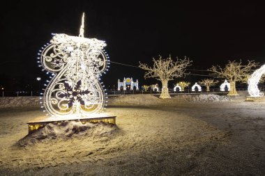 Vernadskogo Prospekt 'teki Büyük Moskova Sirki' nin yakınındaki Moskova 'da Noel (yeni yıl) dekorasyonu   