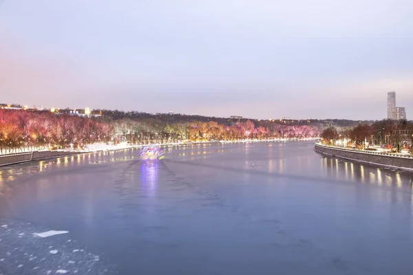 Karácsonyi Újévi Ünnepek Dekoráció Éjszaka Moszkva Oroszország Vorobyovskaya Embankment Moszkva — Stock Fotó