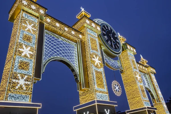 Karácsonyi Szilveszteri Dekoráció Moszkvában Éjszaka Oroszországban Közel Nagy Moszkvai Cirkuszhoz — Stock Fotó