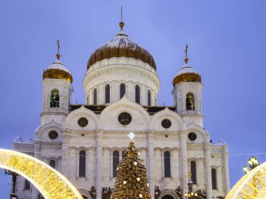Christmas (yeni yıl tatilleri) dekorasyon (gece), Moskova'da Rusya--Mesih İsa Katedrali yakınındaki   