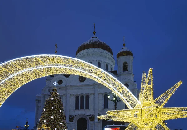 Christmas (yeni yıl tatilleri) dekorasyon (gece), Moskova'da Rusya--Mesih İsa Katedrali yakınındaki   