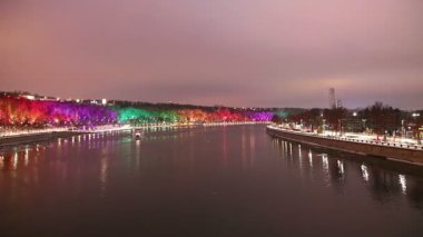 Christmas (yeni yıl tatilleri) dekorasyon (gece) Moskova, Rusya - Moskova Nehri Vorobyovskaya çıkabilir ve serçe Hills(Vorobyovy Gory) 