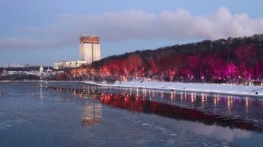 Christmas (yeni yıl tatilleri) dekorasyon (gece), Moskova'da Rusya--Andreevskaya (Andreevsky) dolgu   