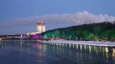 Christmas (yeni yıl tatilleri) dekorasyon (gece), Moskova'da Rusya--Andreevskaya (Andreevsky) dolgu   