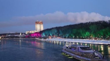 Moskova, Rusya - 07 Ocak 2019: Christmas (yeni yıl tatilleri) dekorasyon (gece), Moskova'da Rusya--Andreevskaya (Andreevsky) dolgu 