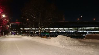 Christmas (yeni yıl tatilleri) dekorasyon (gece), Moskova'da Rusya--Andreevskaya (Andreevsky) dolgu   