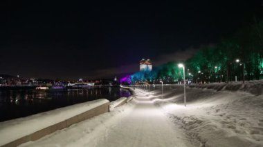 Christmas (yeni yıl tatilleri) dekorasyon (gece), Moskova'da Rusya--Andreevskaya (Andreevsky) dolgu   