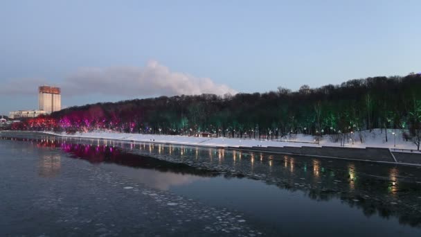 Decoratie Van Kerstmis Nieuwjaars Vakantie Moskou Bij Nacht Dijk Rusland — Stockvideo