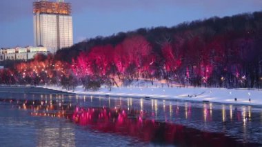 Christmas (yeni yıl tatilleri) dekorasyon (gece), Moskova'da Rusya--Andreevskaya (Andreevsky) dolgu 