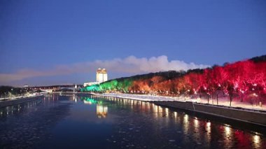 Christmas (yeni yıl tatilleri) dekorasyon (gece), Moskova'da Rusya--Andreevskaya (Andreevsky) dolgu 