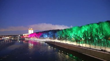 Christmas (yeni yıl tatilleri) dekorasyon (gece), Moskova'da Rusya--Andreevskaya (Andreevsky) dolgu 