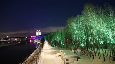 Christmas (yeni yıl tatilleri) dekorasyon (gece), Moskova'da Rusya--Andreevskaya (Andreevsky) dolgu 