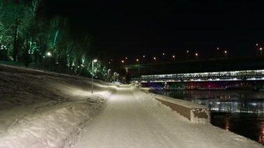 Christmas (yeni yıl tatilleri) dekorasyon (gece), Moskova'da Rusya--Andreevskaya (Andreevsky) dolgu 