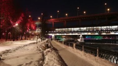 Christmas (yeni yıl tatilleri) dekorasyon (gece), Moskova'da Rusya--Andreevskaya (Andreevsky) dolgu 