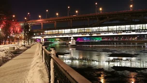 Weihnachtsdekoration Moskau Nachts Russland Luschnezkaja Brücke Metrobrücke — Stockvideo