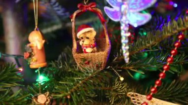 Dekoratif chritmas oyuncaklar ile güzel Noel ağacı